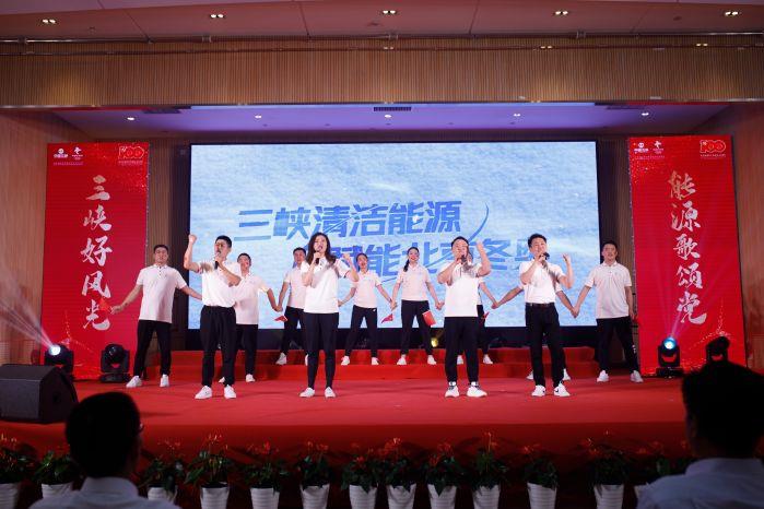 14、《我們一起為冬奧加油》新疆分公司